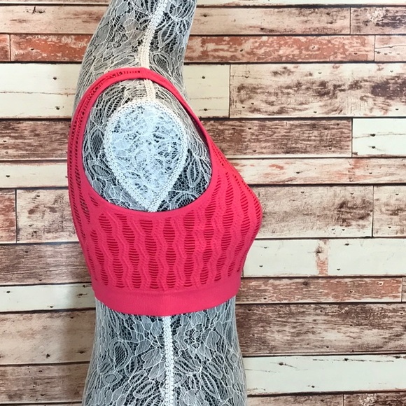 BETSY JOHNSON Women’s Performance Seamless Bra NWT - Picture 4 of 8